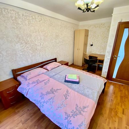 Квартира На Воскресенці, Поруч Метро Лівобережна, Інститут Серця, Мвц Kiev Exterior foto