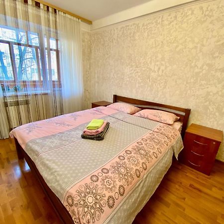 Квартира На Воскресенці, Поруч Метро Лівобережна, Інститут Серця, Мвц Kiev Exterior foto
