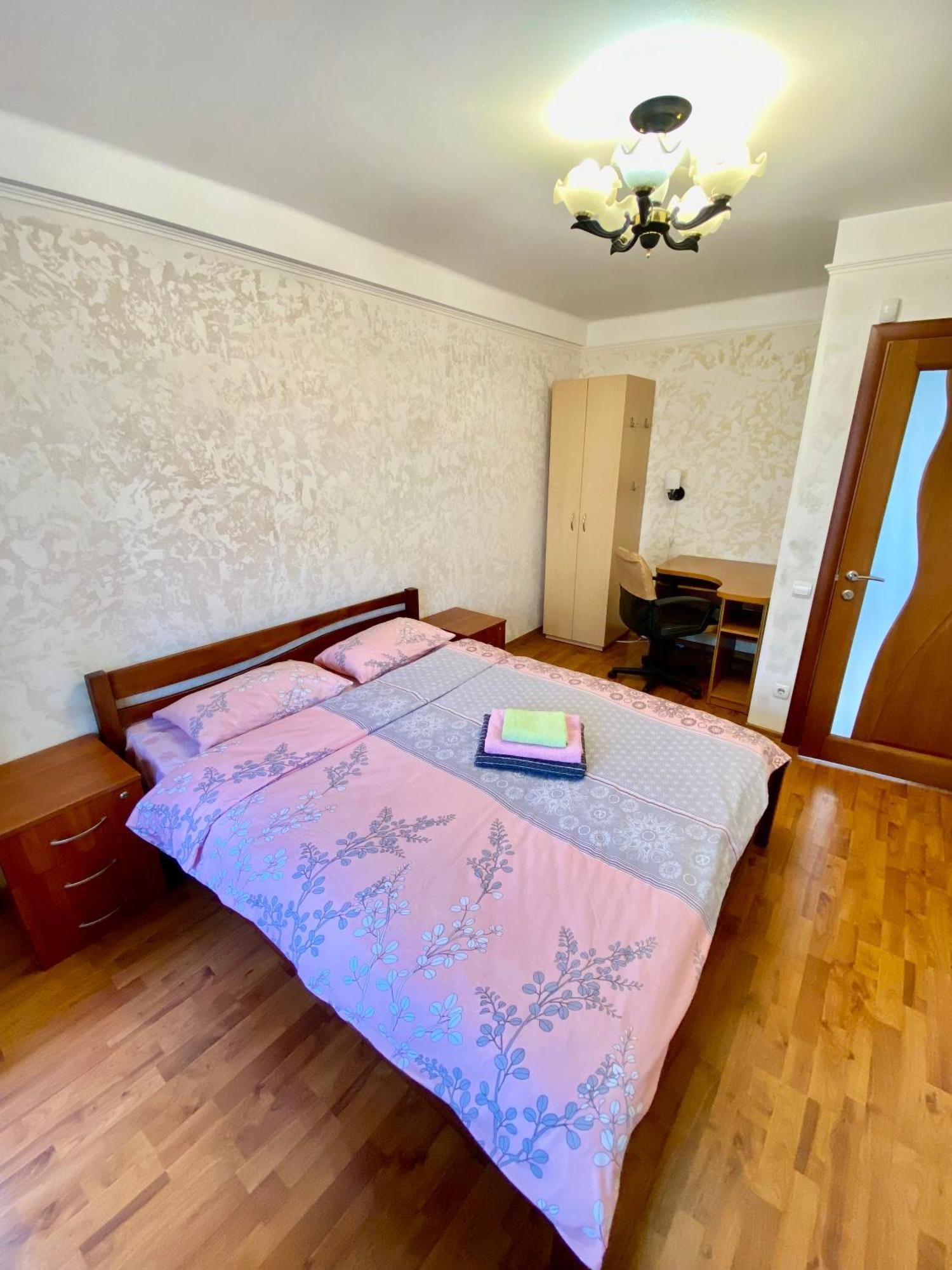 Квартира На Воскресенці, Поруч Метро Лівобережна, Інститут Серця, Мвц Kiev Exterior foto